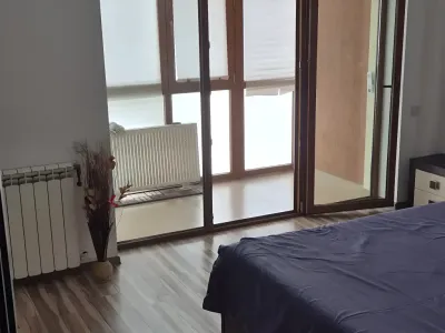 dormitor spatios cu pat inchiriere apartament Sector 6 București